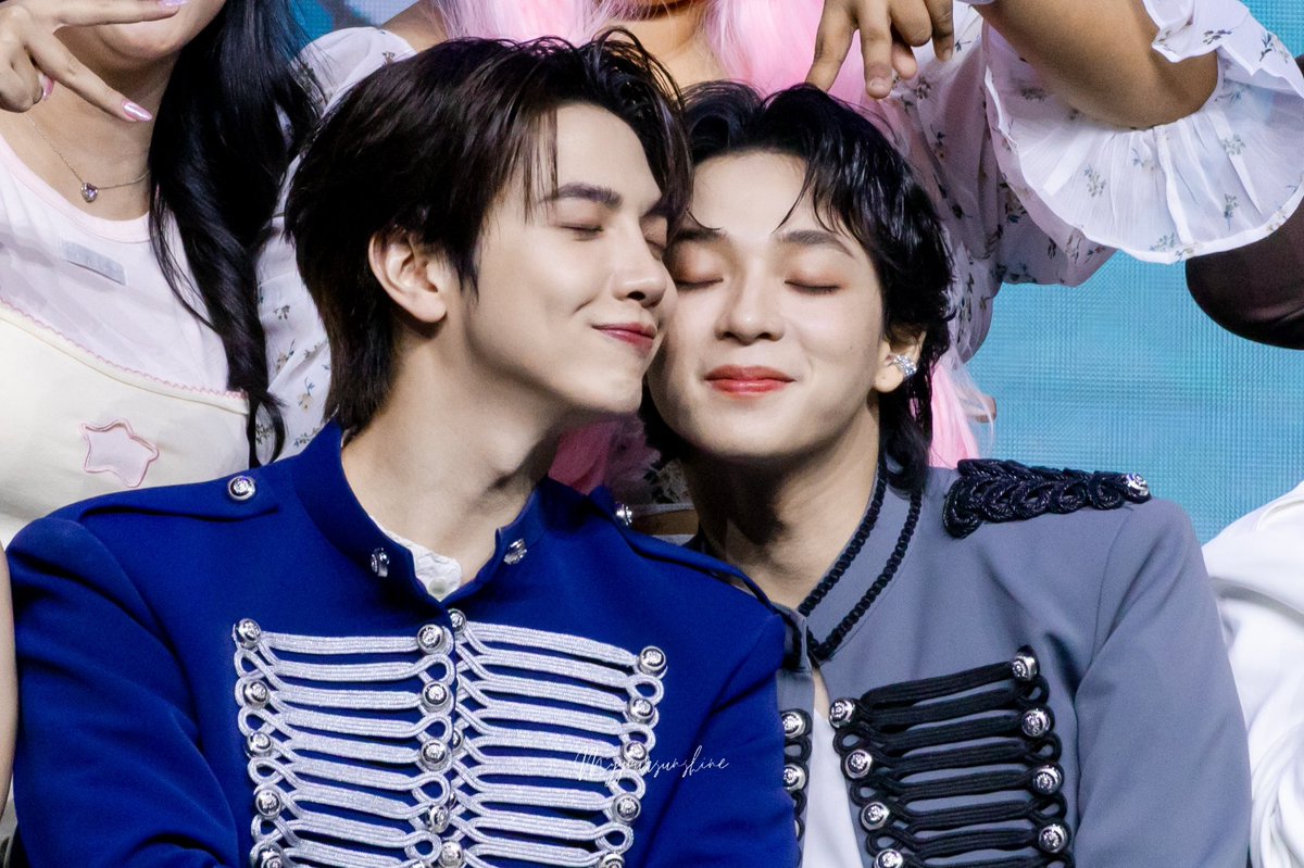 myyoursunshine's tweet photo. ⁄(⁄ ⁄>⁄ω⁄<⁄ ⁄)⁄｡♡･῾ ᵎ
. 
#FoureveryouFarewellParty
⑅ 🐢 #maxky_rp 𓂃
♡﹒#บาสเด็กอ้วนที่แท้จริง ⸝⸝🏀
★ .˳⁺⁎✩˚. #แม็กกี้บาส .⋆✩.˳⁺★ https://t.co/Kz6X3tF87w
