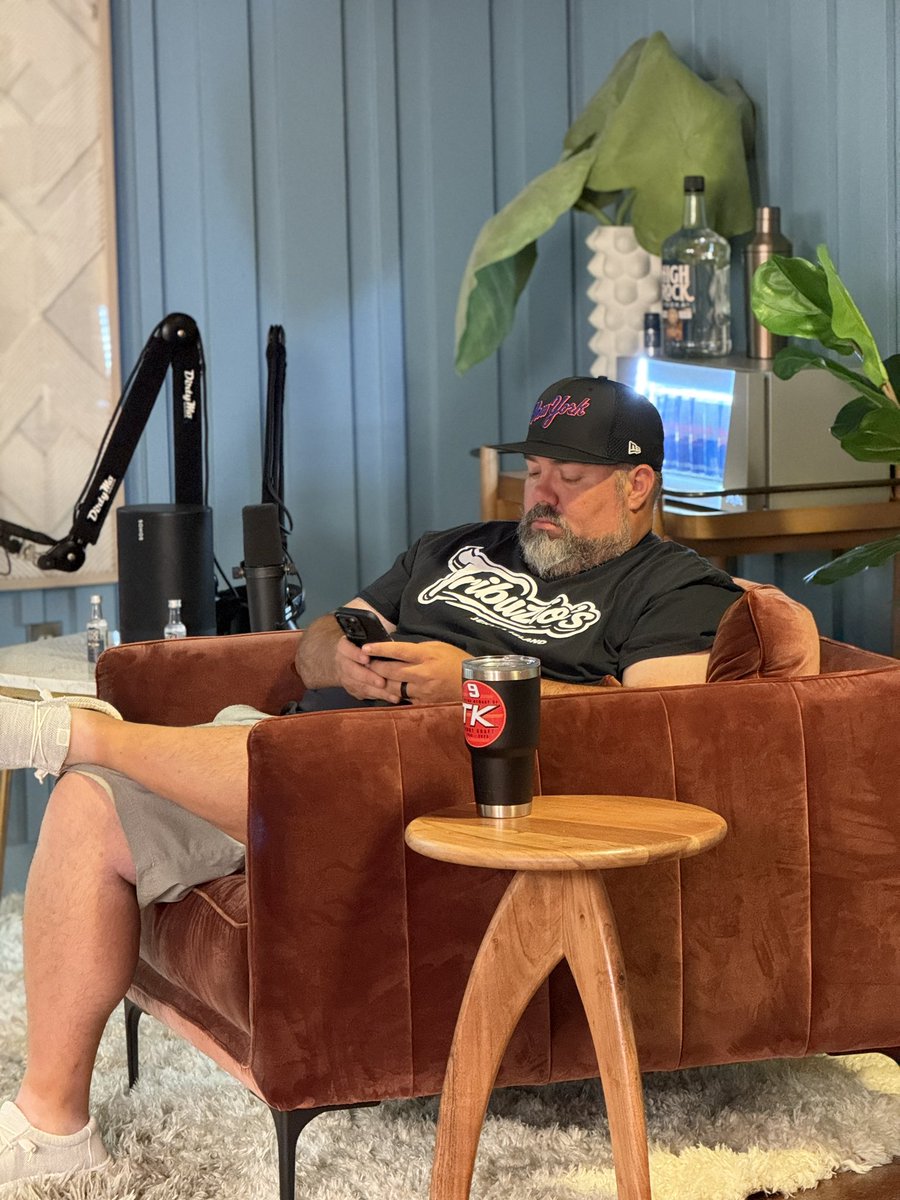 DirtyMoMedia's tweet photo. DBC is BACK in studio. 👌🏻

@rajahcaruth_ joins us fresh off a comp meeting, we’ve got a lot to ask him today. 

Freddie has not ‘advanced his position’ from the BYH set. https://t.co/fGD6k1wntJ