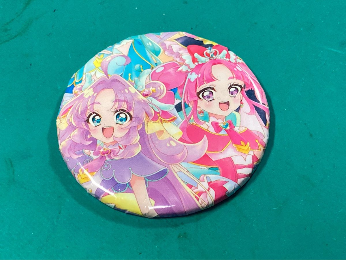 hetax_film's tweet photo. やはり今回もプリキュアウエハースの包装袋をそのまま捨てるが忍びなかったので、またもや100均のキットを使って缶バッジを捏造・・・本当は4人とも入れたかったのですがレイアウトの関係で二人だけになりました、しかしふと気がついたら何気にけっこう数が増えてきましたわ。 #precure https://t.co/hEV3rCJF3C