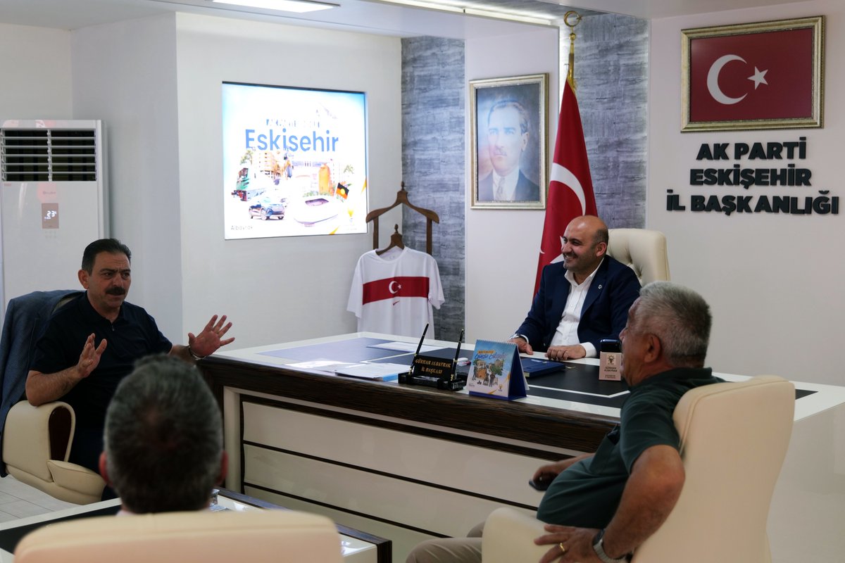 GurhanAlbayrak's tweet photo. Eskişehir Gelişim ve Karma Kooperatifi (ESCO) Başkanımız Murat Özcan ve kooperatif üyelerine nazik ziyaretleri için teşekkür ediyorum. https://t.co/gz2EVNN24E
