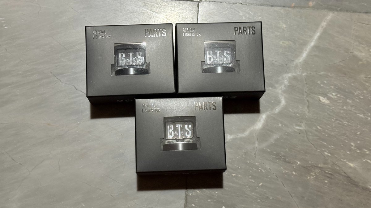 ManduShopp's tweet photo. #Manduinstock
💜 BTS OFFICIAL LIGHT STICK VER.4 PARTS (BTS ver.) พร้อมส่ง
✨350฿ รวมส่ง มีทั้งหมด 3 ชิ้นนะคะ
👉🏻สนใจทัก DM ได้เลยค่า
#ตลาดนัดรถไฟบังทัน  
#ตลาดนัดบังทัน  
#ตลาดนัดBTS https://t.co/OP1gAUa4tX