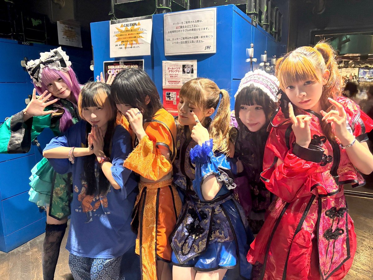 暫しの別れを惜しんでいるいってらっしゃいませ 日本🇯🇵では5人で