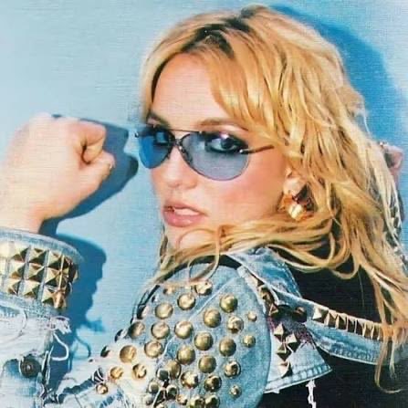 sexsibrit's tweet photo. Britney Spears IS a feminist icon! 💪🏼 https://t.co/rOx7um4ILX