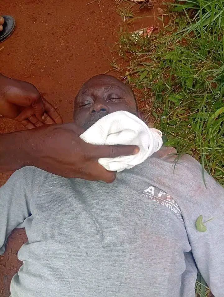 Abu_Jawaadd's tweet photo. Please Help Reshare This Post

A middle-aged man reportedly slumped and passed away shortly after making a U-turn near the Indomie company along Kachia Road.

At the moment, his phone is locked, and those at the scene have been unable to contact any of his family members or relatives.

If you recognize him or know any member of his family, please proceed to the area under the mango tree near the Indomie company along Kachia Road as soon as possible.

Kindly share this post widely. It may reach someone who knows him and help notify his loved ones.