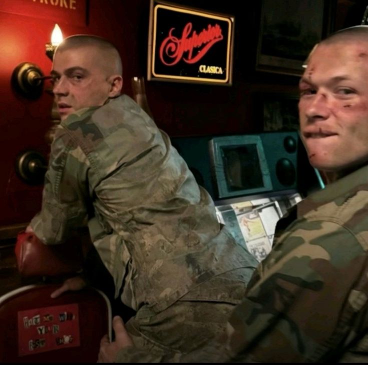 omo_ollanimi's tweet photo. Jack Cameron Kay and Miles Heizer in boots(2005) https://t.co/i5FtPLyxg8