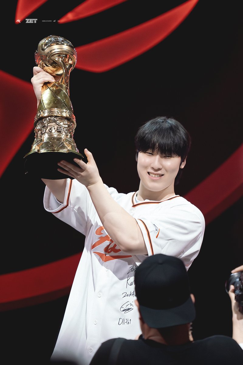 zeka_win7's tweet photo. 260712 MSI Grand Final 
#Zeka #제카   

넌 최고의 미드라이너야 고생했어! https://t.co/4ZGE2P66An