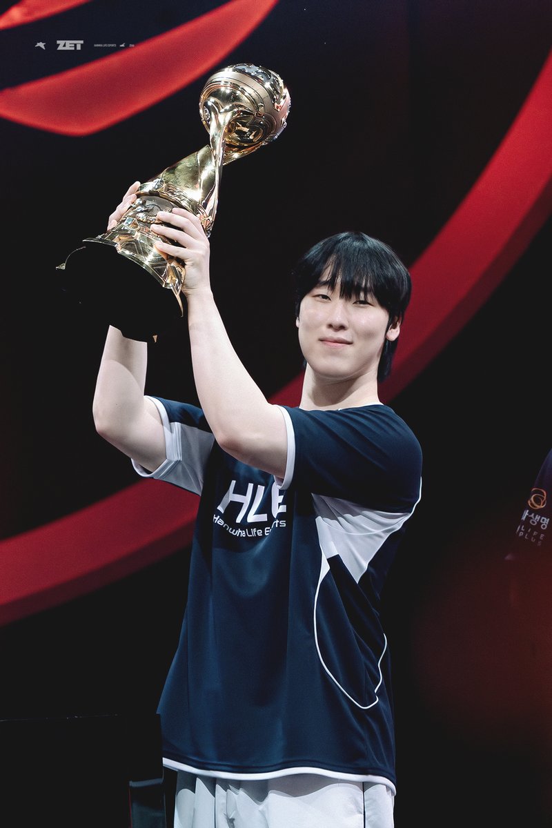 zeka_win7's tweet photo. 260712 MSI Grand Final 
#Zeka #제카   

넌 최고의 미드라이너야 고생했어! https://t.co/4ZGE2P66An