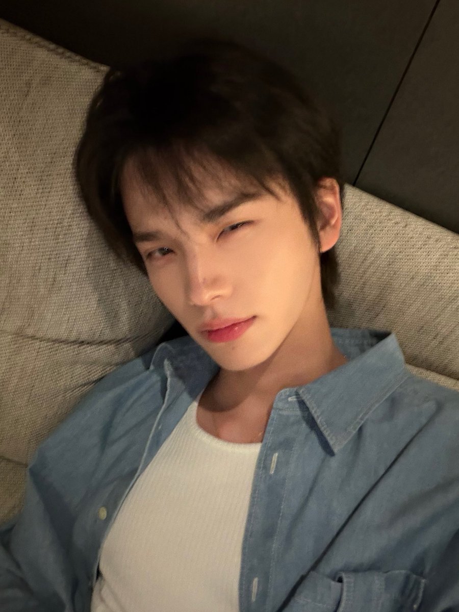 TWSLATION_'s tweet photo. [260713] #SHINYU WV POST

🦒: Everyone, sleep well!! I love you

#신유 #TWS #투어스 @TWS_PLEDIS https://t.co/RqPZFkVIRa