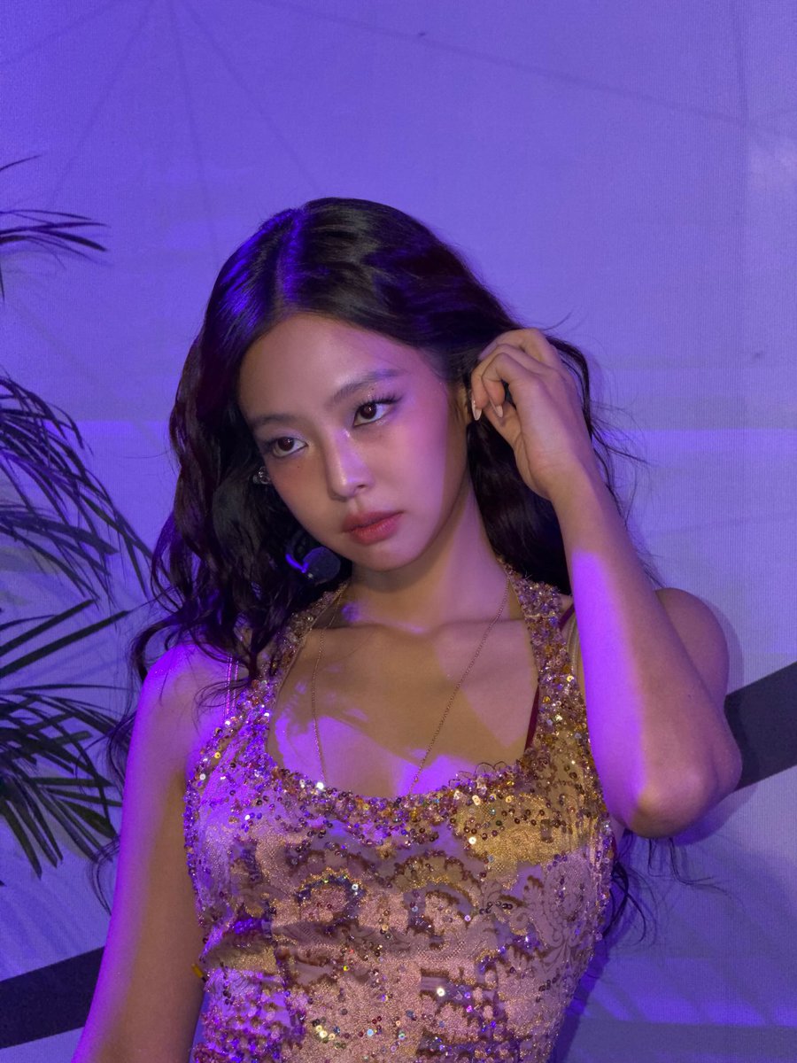 DC 제니 갤러리 tweet media