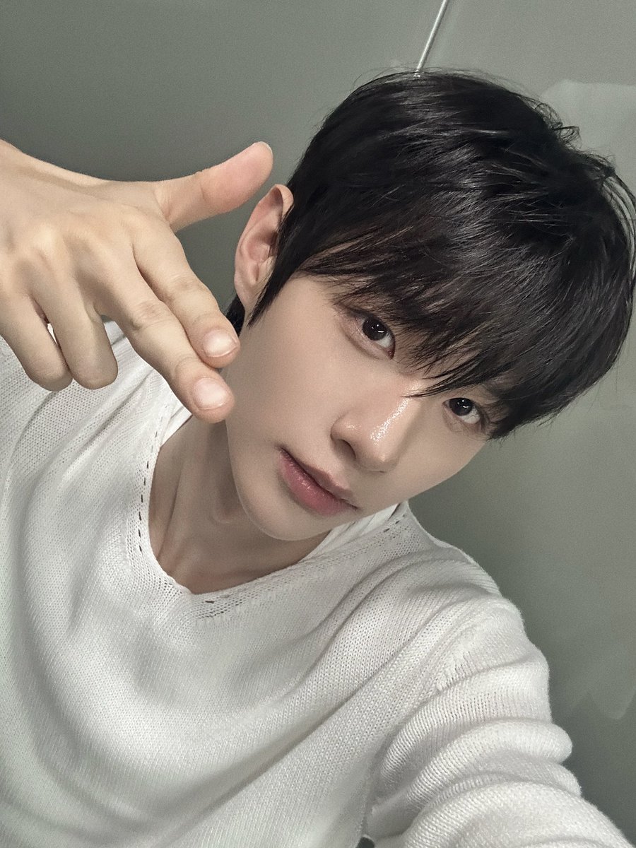 CYE_MEMBERS7's tweet photo. 오늘 HOPE 영화 넘 짜릿했다!!
우리 모두 시원한 여름 보낼 준비 됐나? 
Let's go 🍿🎬

#김성민 #KIMSUNGMIN 
#CLOSEYOUREYES #클로즈유어아이즈
#CYE #클유아 https://t.co/M7euawTsLI