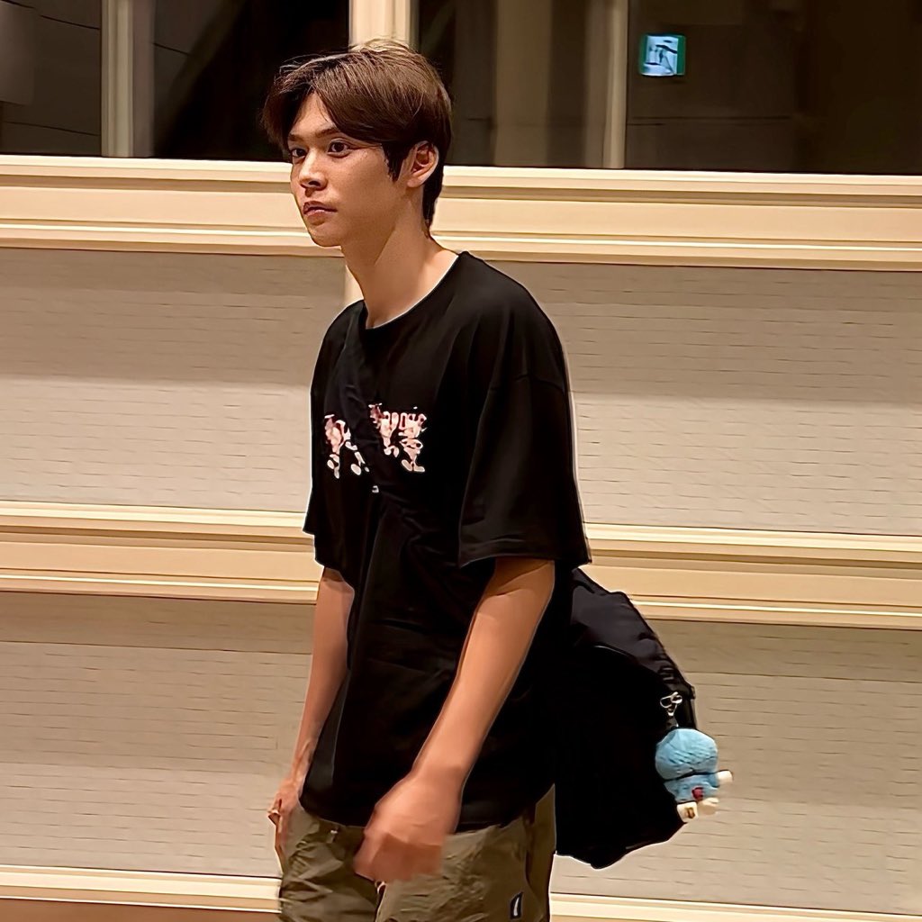 ruknongtaong's tweet photo. แต่งตัวซะเท่ ห้อยโดเรม่อน https://t.co/c0F0Gbusnu