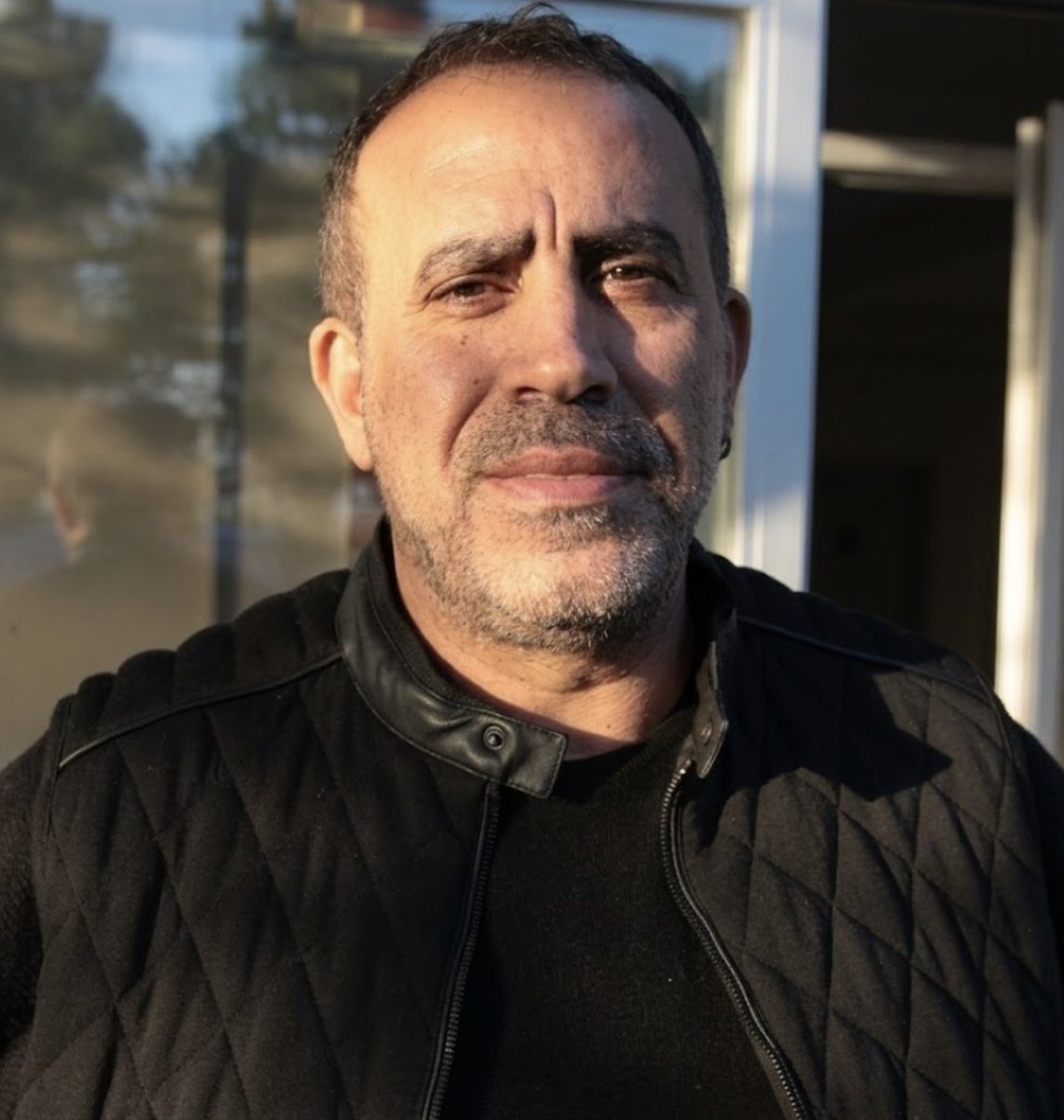 bosunatiklama's tweet photo. İstanbul'da bir müteahhit, Haluk Levent tarafından dolandırıldığı gerekçesiyle savcılığa suç duyurusunda bulundu.

• Haluk Levent ile 11 dairenin satışı karşılığında 233 milyon TL'ye anlaştığını,
• AHBAP'ın çalışanı olduğu belirtilen 2 kişiye 4 adet daireyi devrettiğini,
• 33 milyon TL'lik şahsi senet yazıldığını,
• AHBAP'a ait 233 milyon liralık kefalet senedi verildiğini,
• 8 milyon TL'lik nakit kısmın da ödenmediğini açıkladı.