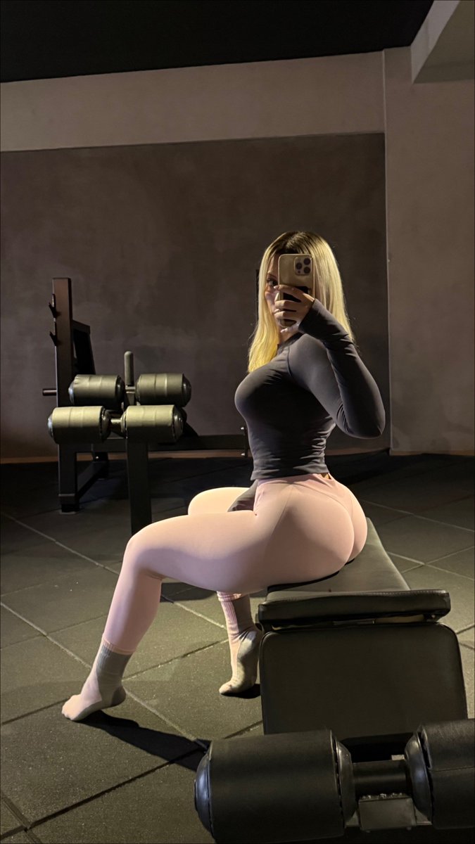 Sweetaduh's tweet photo. heavy training is paying off 🍑 https://t.co/RVRDCXSwcK