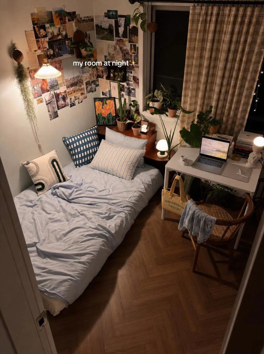 cornersandlight's tweet photo. my room at night https://t.co/IlIipBSQnH