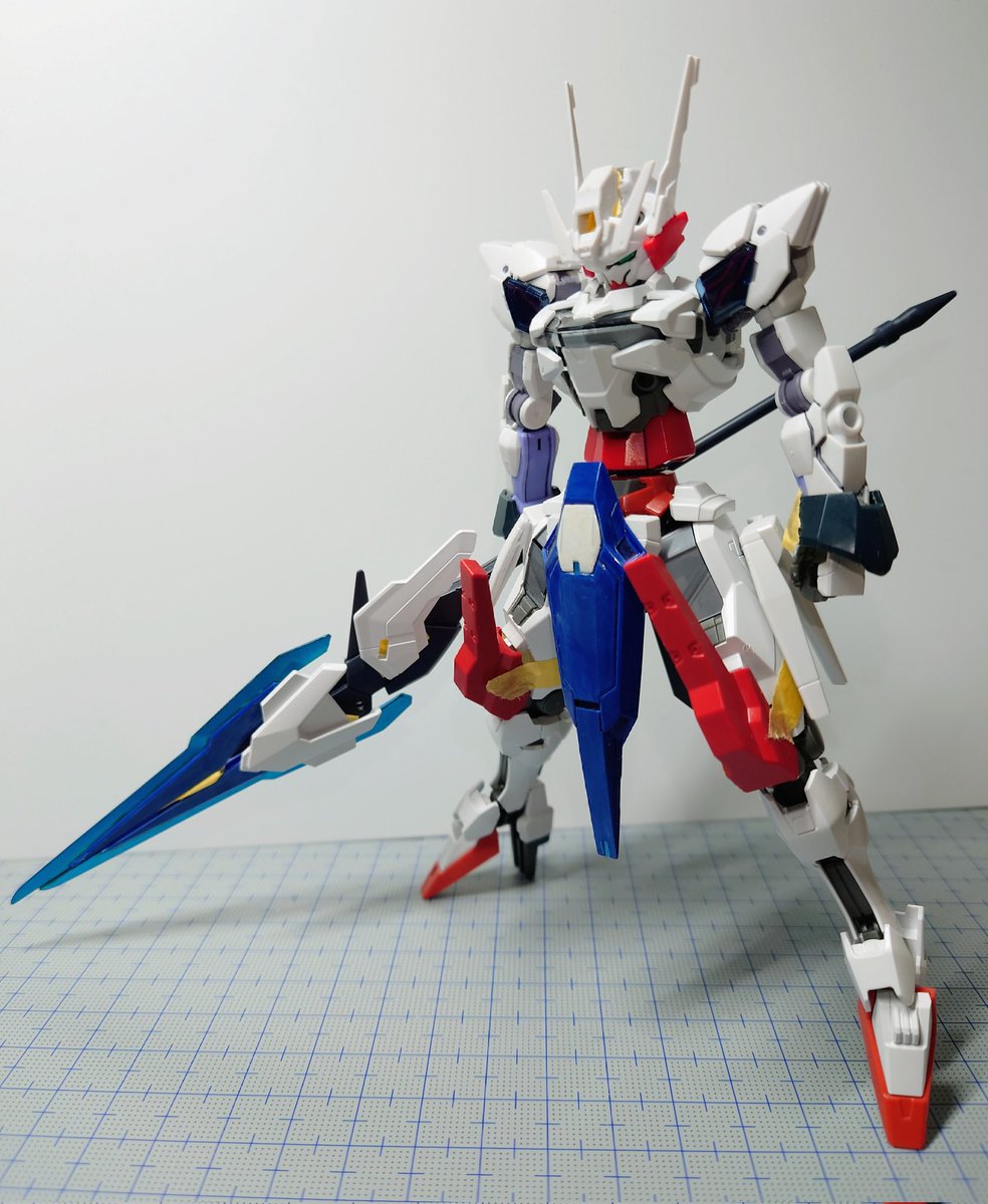 Etincelle_X01's tweet photo. 槍自体のシルエットは良くなってる気がするからもうちょいこの方向性で詰めていきたい。
でもビットを機体に付けた状態のシルエットも調整しなきゃな… https://t.co/47hUcuAmvK