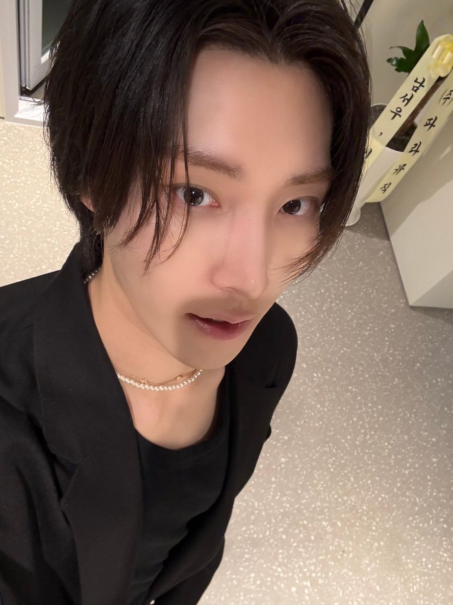 hrtzwavchat's tweet photo. 260713 💛📮

with Kim Iten who’s basically korean.. https://t.co/QRmLH639ix
