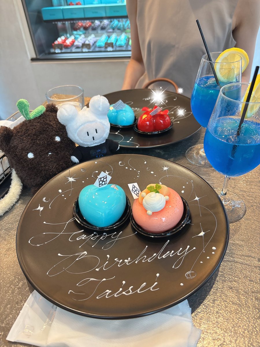 yuzumin_wings's tweet photo. セトリもスペシャルゲストさんも金髪みやも最高すぎました✨
みやなーを大切に思ってくれて本当にありがとう💝
グッズ一緒に買ってくれたお友達、フラスタメンバー���ん、本当にありがとうございました☺
みや、改めてお誕生日おめでとう🎉🎊🎂🎈
#宮川大聖 
#SalviaParty10 
@My_kwk_N  @_mykwkn_ https://t.co/LhwJkX97R8