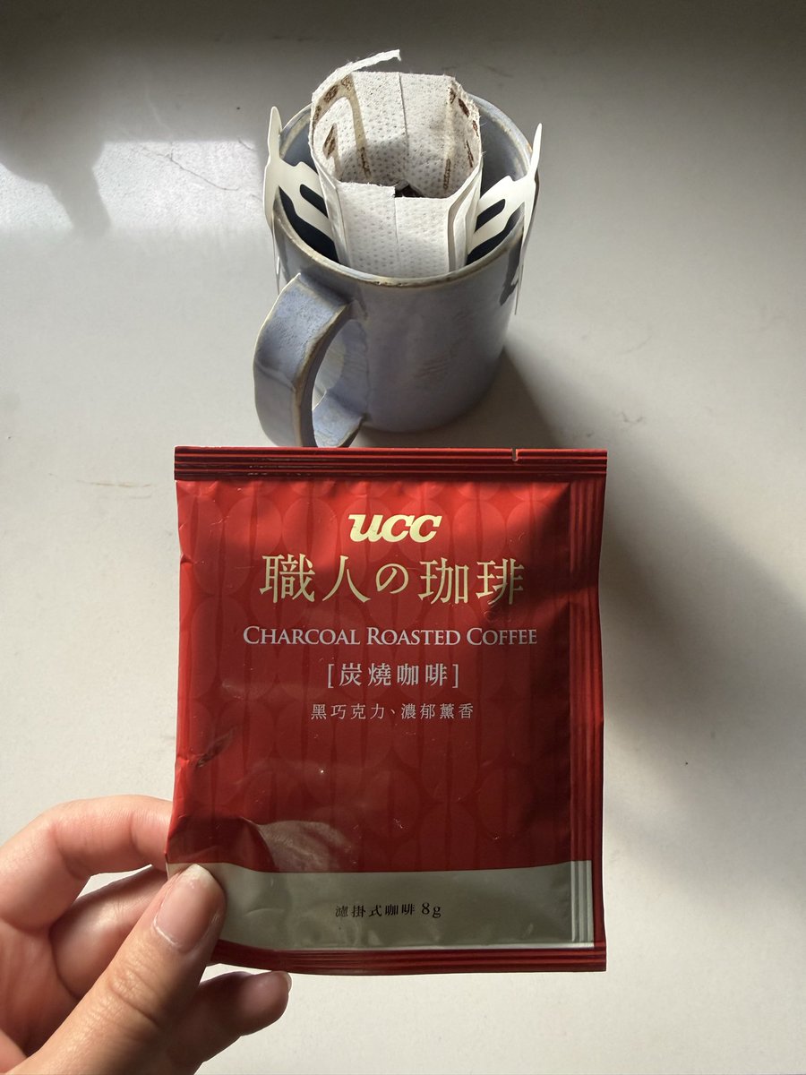 mmmi_ya's tweet photo. Portable drip coffee packets!!!! Why am i only discovering this now. Love how it looks 8) https://t.co/4OVBm7sIIc