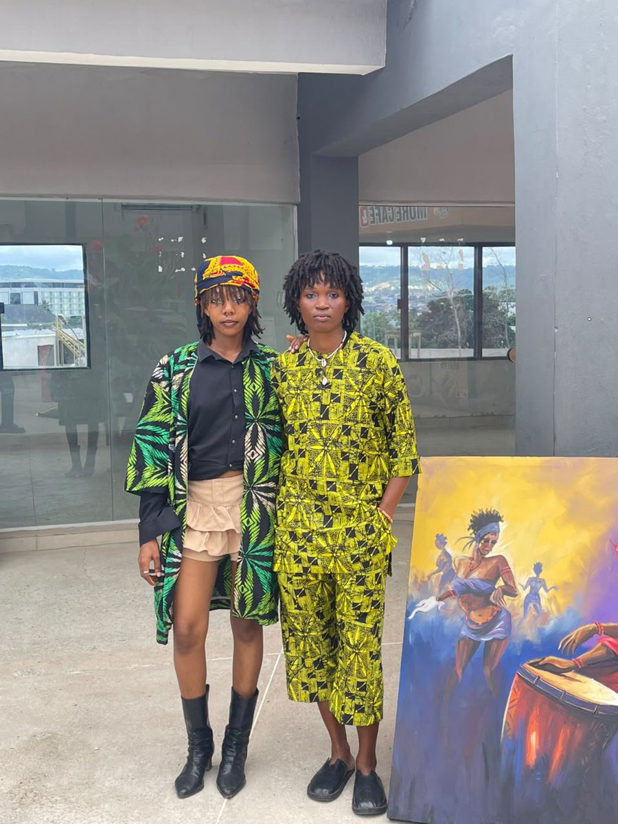 chizara_ekemma's tweet photo. A beautiful fleeting moments @UmuofiaBookFest https://t.co/W1ZyvVBtcn