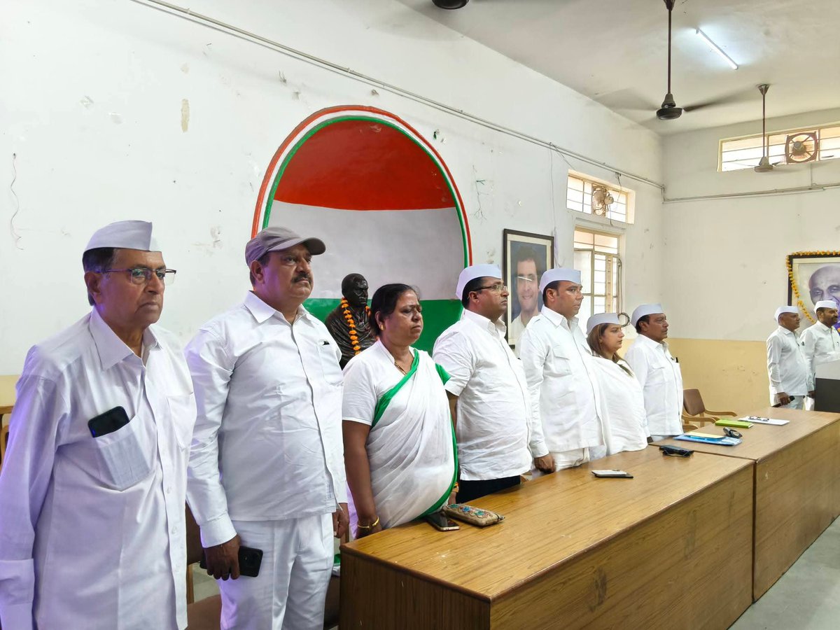 NASREENKHANAM5's tweet photo. राजस्थान कांग्रेस सेवादल की विस्तारित कार्यकारिणी बैठक प्रदेश अध्यक्ष आदरणीय श्री हेमसिंह शेखावत जी के नेतृत्व में प्रारंभ हुई इस दौरान राजस्थान के प्रभारी श्री गोविंद जी उपस्थित रहे।
बैठक में संगठन विस्तार, सशक्तीकरण एवं आगामी कार्यक्रमों को लेकर महत्वपूर्ण चर्चा हुई।

📍जयपुर | https://t.co/uDUGJIpxfB