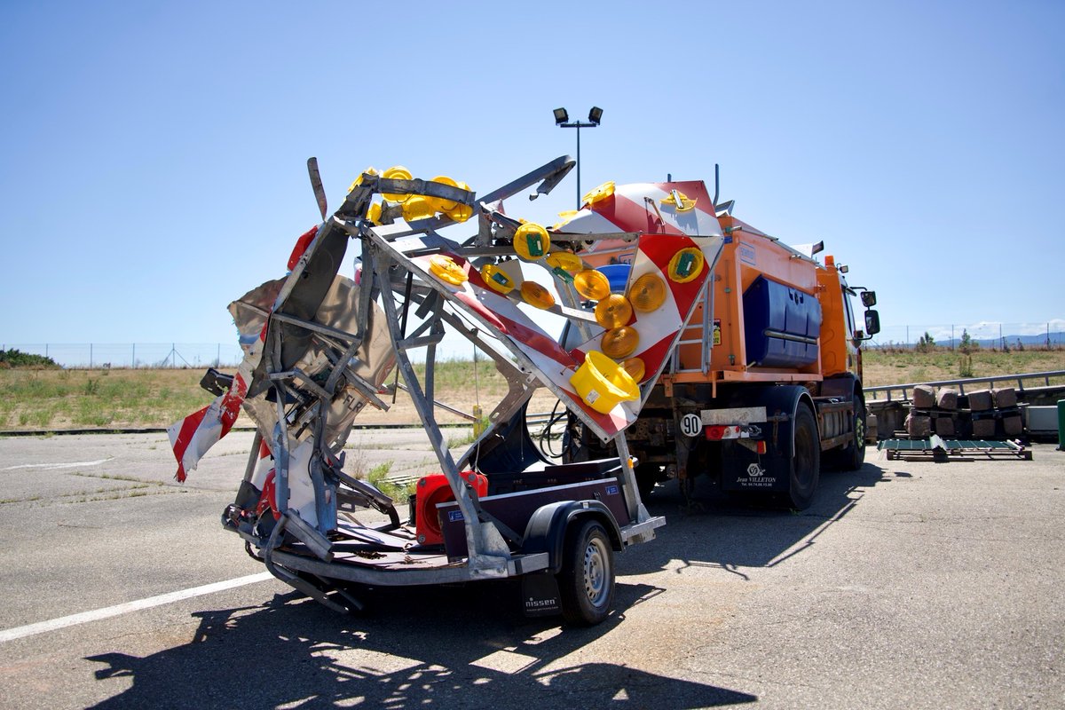 F_Bierry's tweet photo. ⚠️[ROUTES] En ces jours de chassé-croisé sur les routes d'#Alsace, pensez à ralentir et à libérer une voie de sécurité pour protéger nos 1000 agents des routes de la Collectivité européenne d'Alsace, nos pompiers, gendarmes, policiers et dépanneurs mobilisés pour votre sécurité. https://t.co/xqe5KP9PN7