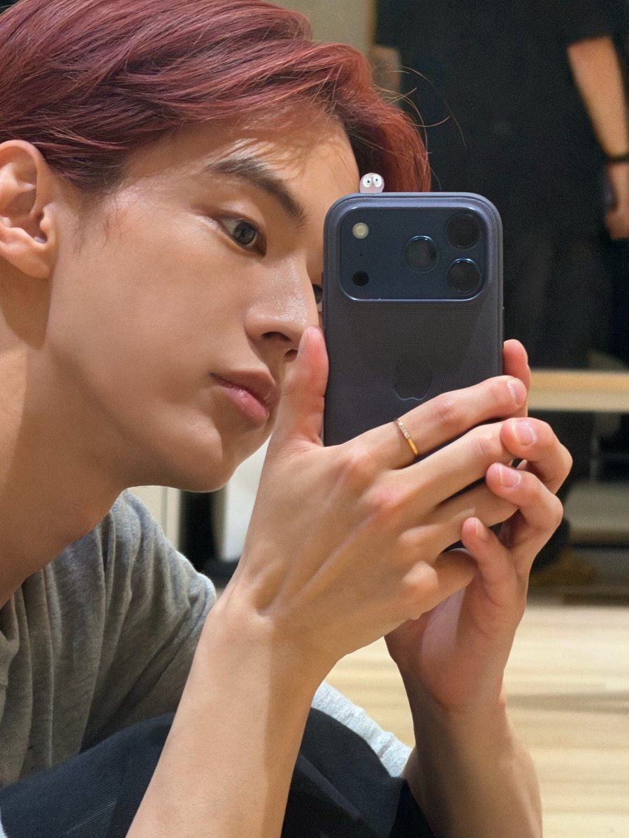 nattoKims's tweet photo. 반지 열시미 끼고다니네 https://t.co/X0WyNydfTC