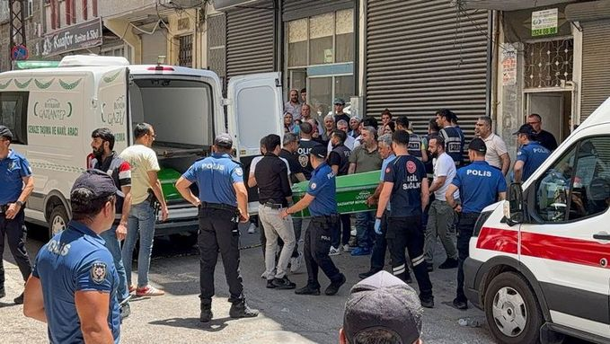 Gaziantep'te İzinli Mahkum Eşini Öldürüp İntihar Etti