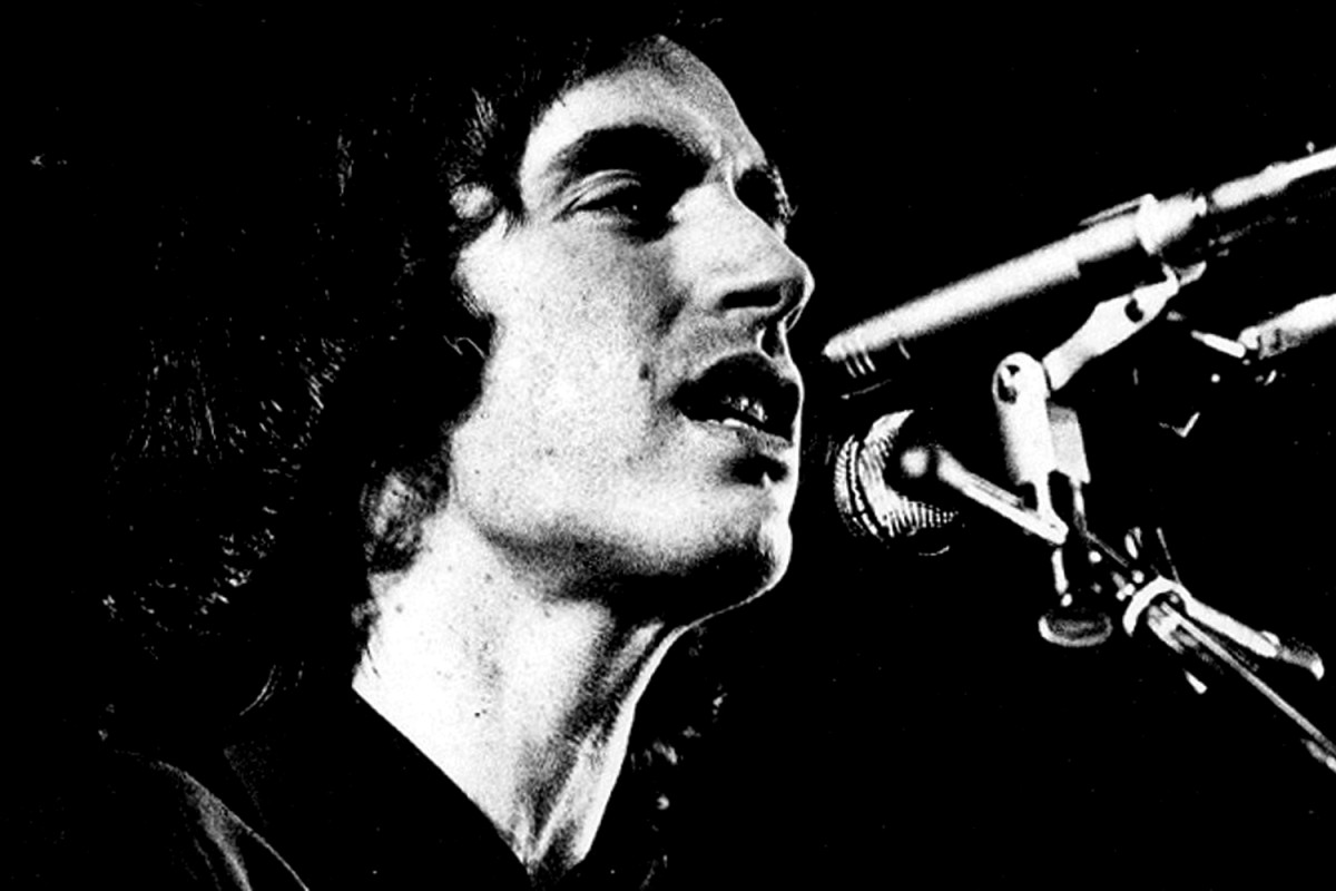 enderrock's tweet photo. #TalDiaComAvui, el 14 de juliol de 1975, Lluís Llach va publicar un dels seus discos més emblemàtics: 'Viatge a Itaca'.
https://t.co/oHRjRPR74m https://t.co/NkfQTF1Imd