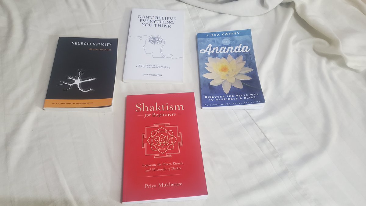 SClassYvan's tweet photo. No, these are the covers of the current books I just bought. See how simple the covers are. Yet, they are wonderful books. https://t.co/yLEb734y1g
