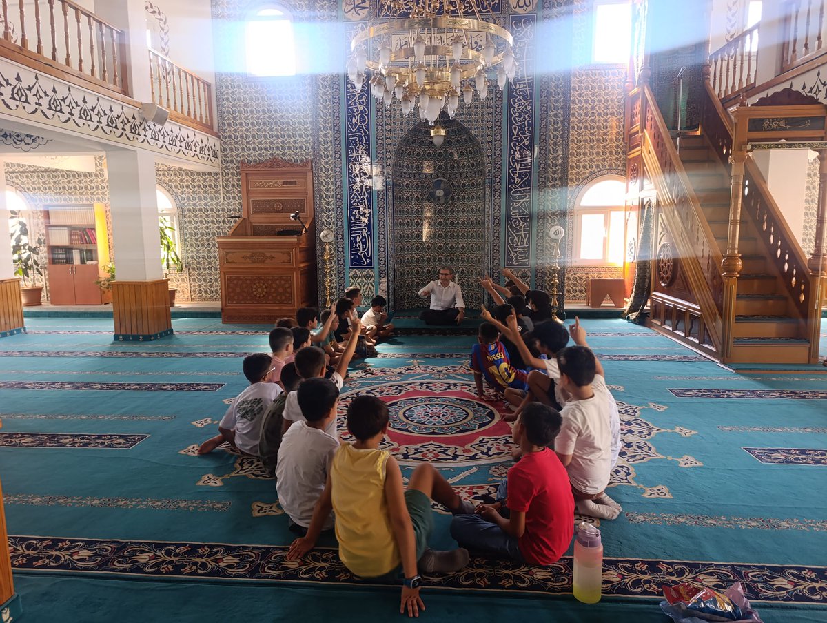 gzmrmftlk's tweet photo. ''YAZ KUR'AN KURSU ZİYARETLERİ"

İlçe Müftümüz Harun YILMAZ, Yaz Kuran Kursları ziyaretleri çerçevesinde Hacı Bayram ve Birlik Cami Kuran Kurslarına ziyaret gerçekleştirdi. https://t.co/dnpiqZotqU