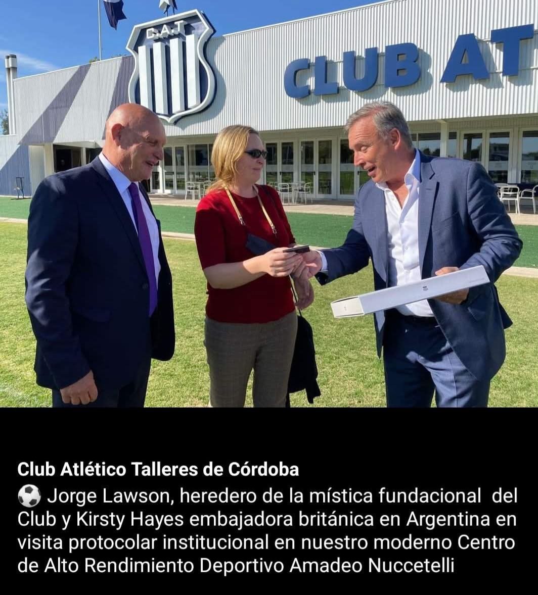 AAbinzano's tweet photo. @CarpentiJordan Cuando encontrés alguna foto de alguno de "Los Piratas" recibiendo y rindiendo pleitecia a un representante del gobierno inglés, recién habla sorete vende patria https://t.co/4CiQVq8brE
