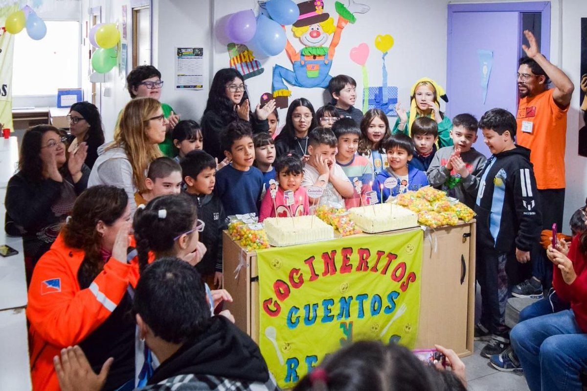 MandatosTDF's tweet photo. EL PROGRAMA HÁBITO LECTOR: COCINERITOS, CUENTOS Y RELATOS LLEVÓ ADELANTE UNA TARDE DE ACTIVIDADES EN DISTINTOS PUNTOS DE LA CIUDAD 
NOTA COMPLETA ⬇️⬇️⬇️⬇️
https://t.co/IcSAPkWUrO https://t.co/k4GJWMXOKk