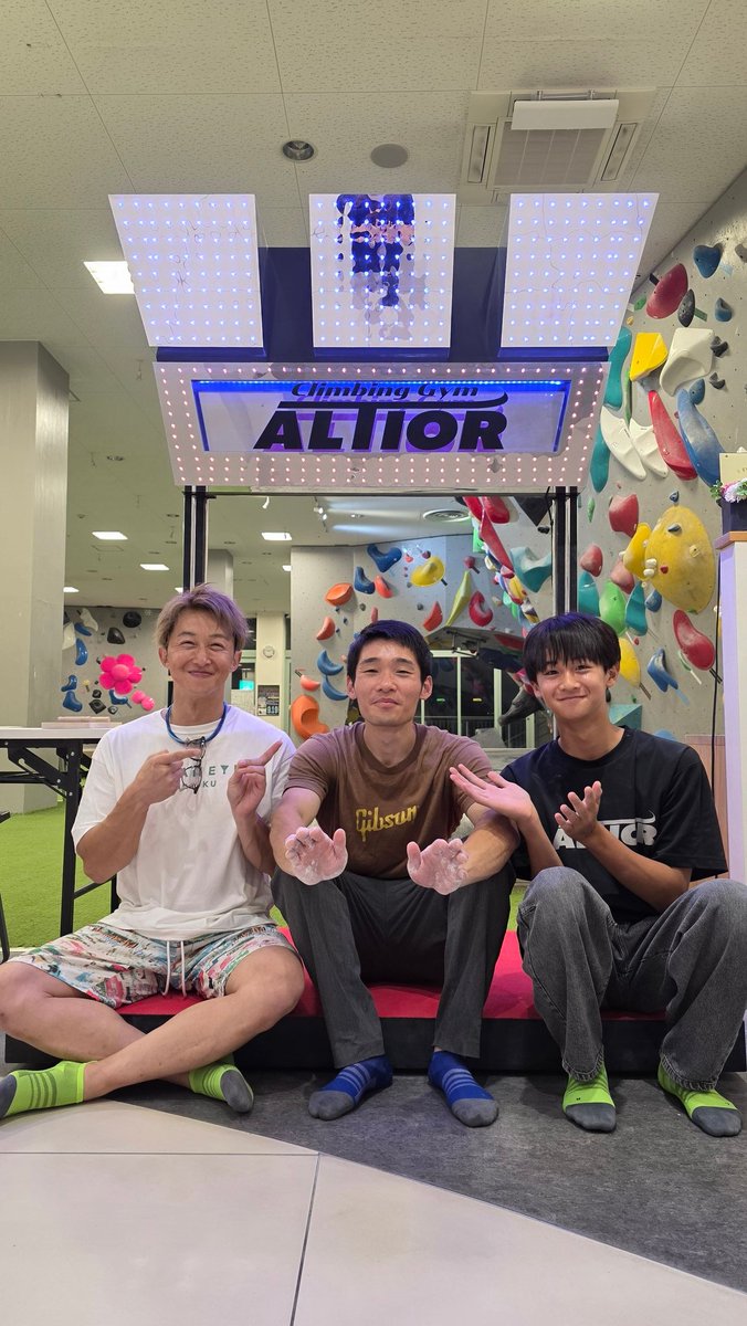 hiokimasashi's tweet photo. ALTIORクライミングジムに来たら
人気ラジオパーソナリティが登っておられた📻 https://t.co/l0VX939rRd