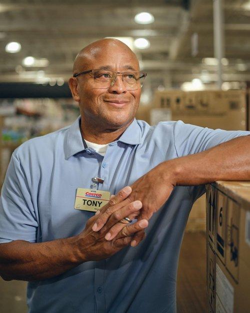 PIVOTALSteps's tweet photo. Long-tenured workers like cashier Tony Barzar are reliable, experienced and able to speed shoppers through a checkout line. Costco is willing to pay to keep them around. https://t.co/dqPu7gEt6Z https://t.co/KQtBbeEILR