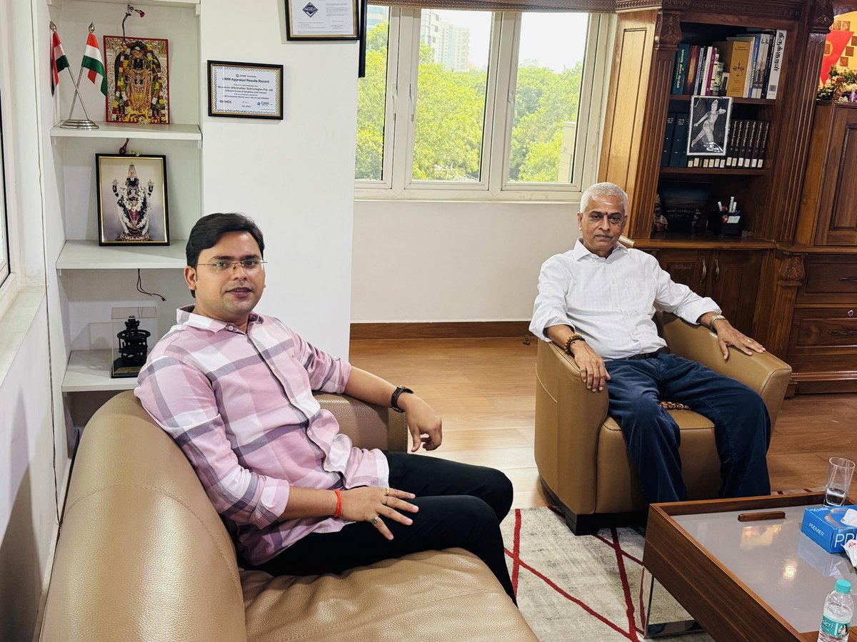 ITC_SaurabhP's tweet photo. In Chennai today , met CA. Nalini Padmanabhan -Chairperson of Infinity Foundation and Shri Gokul Krishnan-MD of Ninestars Global . 
Shri Gokul Ji will also grace the board of ITC from this FY. 
@IndiathinkOrg @CEC_ITC @IRFayodhya @SPSacuity https://t.co/ROfGOtD3ML