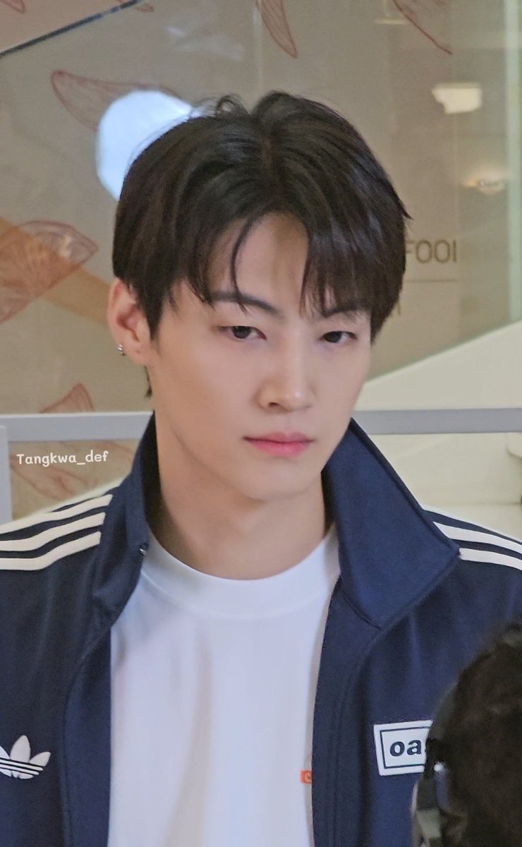 Tangkwa_def's tweet photo. กำลังใจในการทำงาน🥹 

รักนะเว้ยย💚

#jayb 
#SiamDiscoveryxJAYB https://t.co/0qAKR5HfyB