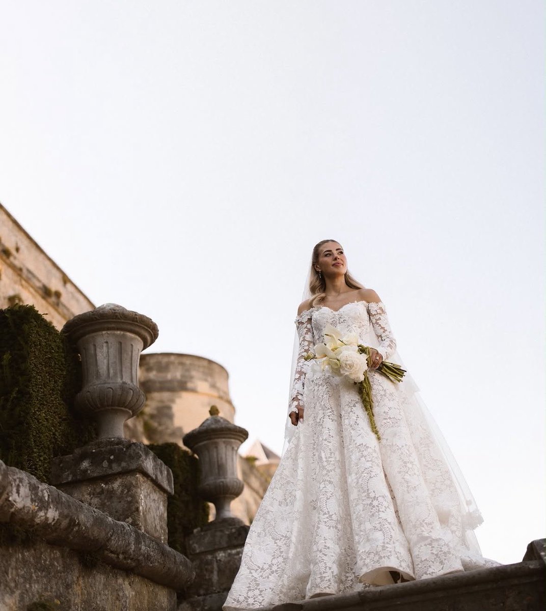 mverstppn's tweet photo. O VESTIDO DA VIC SIMPLESMENTE O MAIS LINDO DO MUNDO TO ENCANTADA https://t.co/spDRuVLXd8