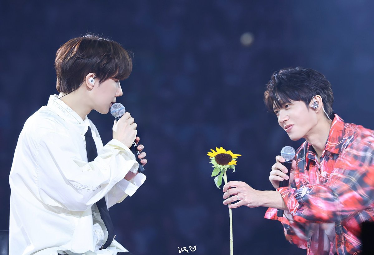 LatteNamKim's tweet photo. .                  널 좋아해                                  나 사랑해? https://t.co/BUMCFOdaiF