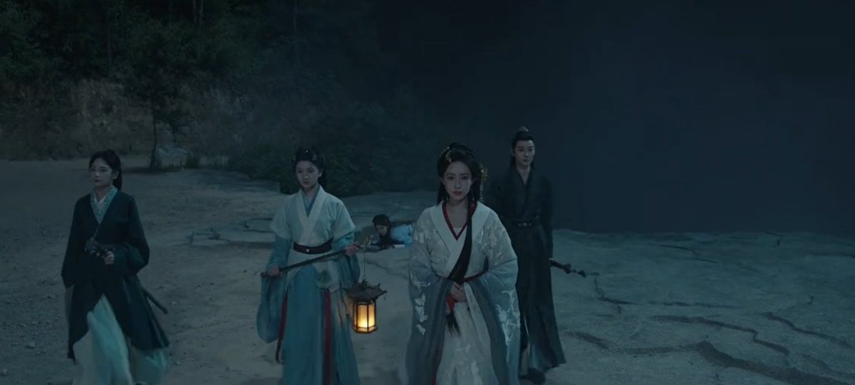 hazarwaell's tweet photo. My queen and her followers absolutely humbled that jealous woman 👑🔥
#BlossomsOfPower #Mengziyi https://t.co/n9sssTpdQw