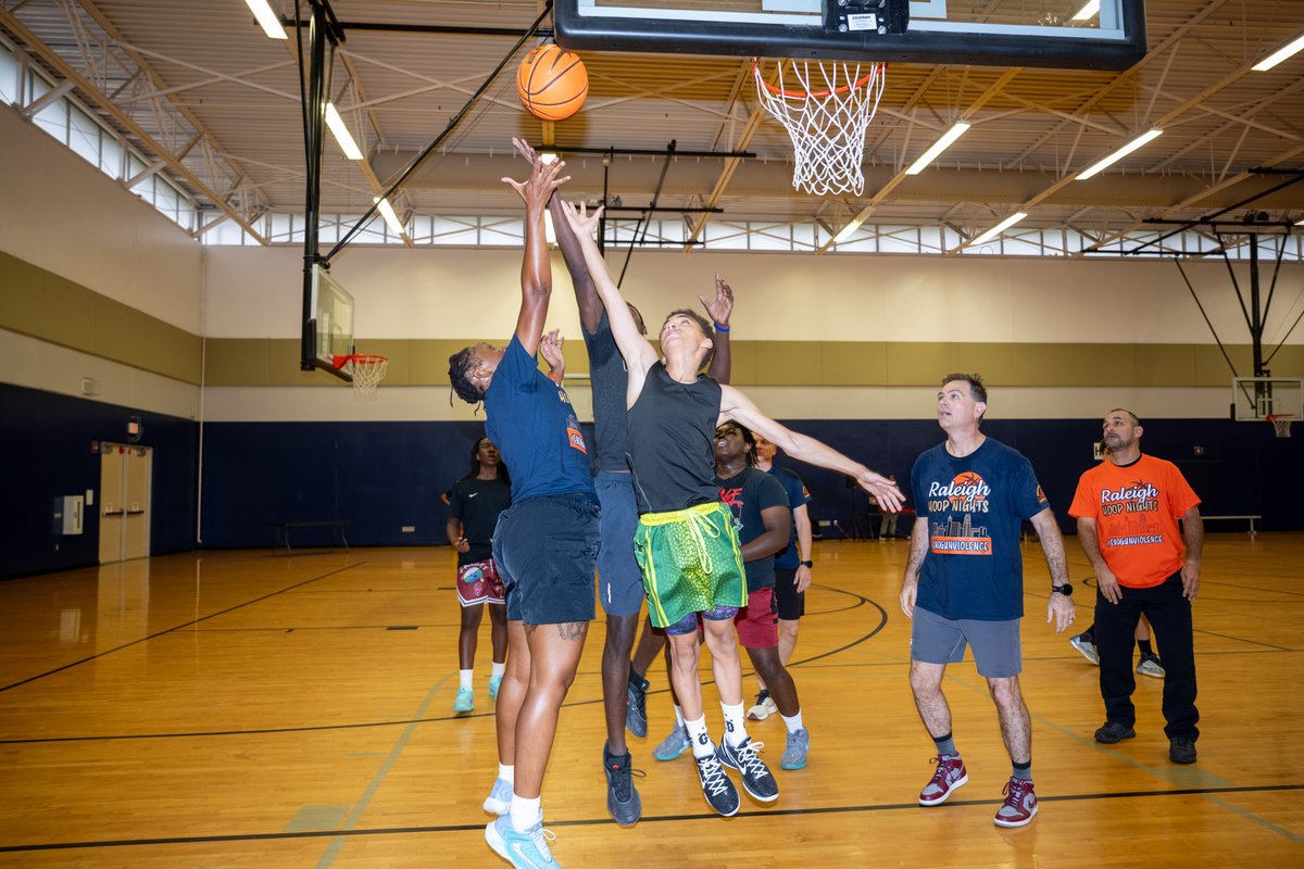 raleighpolice's tweet photo. Thank you to everyone who came out to Raleigh Hoop Nights! 🏀

Friday night was one to remember. We love interacting with our teens and giving them an outlet during the summer months.

To learn more and register, visit: https://t.co/uQ0KzrDzrI https://t.co/9olRarj66D