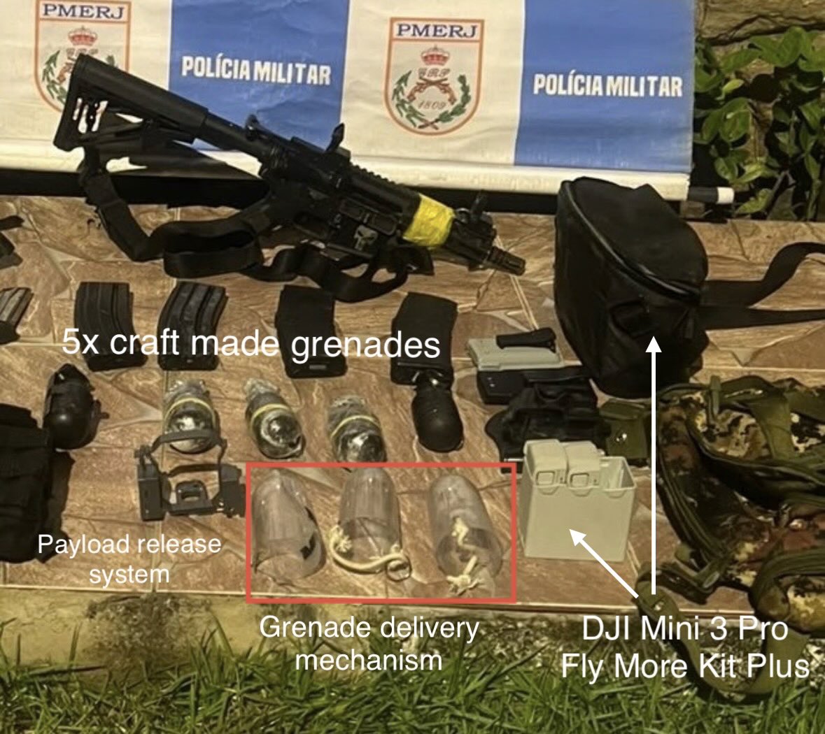 ACond0r's tweet photo. 31° BPM in Vargem Grande recovered a rifle (yellow tape for IFF purposes) and 5 grenades intended for drone strikes

The cut open plastic bottles w string are the most common drone delivery method for grenades in Brazil, allowing the pin to be pulled and lever still intact https://t.co/WbDbegTi1l