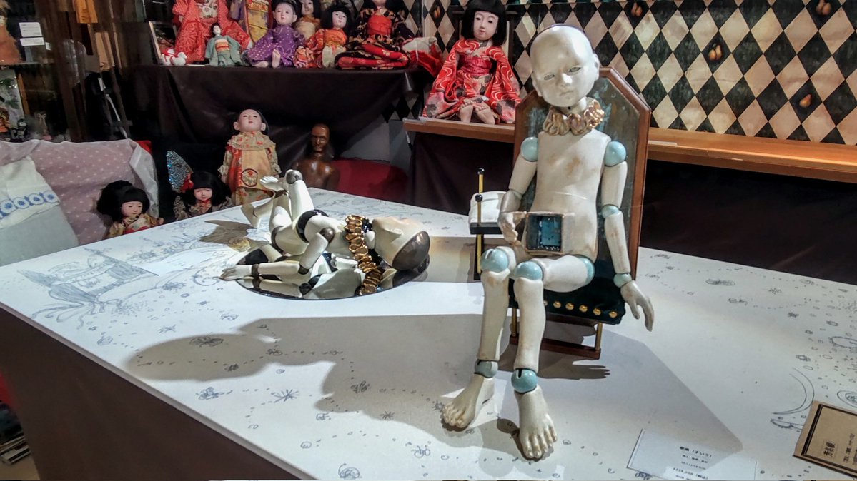 hkakuki's tweet photo. DANPEN個展「新章-心象」
珈琲舎・書肆アラビク
DANPENさんのヒトガタ 初めて観ました。始めに還るのか、集まりまた旅立つのか、ヒトのカタチを創るその姿を見てみたい、閉じ込めた想いを少しでも感じたい、そう思いました。
暗く静かな空間、影、雨の音、静謐な時間、全てが素敵でした。
@danpen_mask https://t.co/5qFfmacqIN