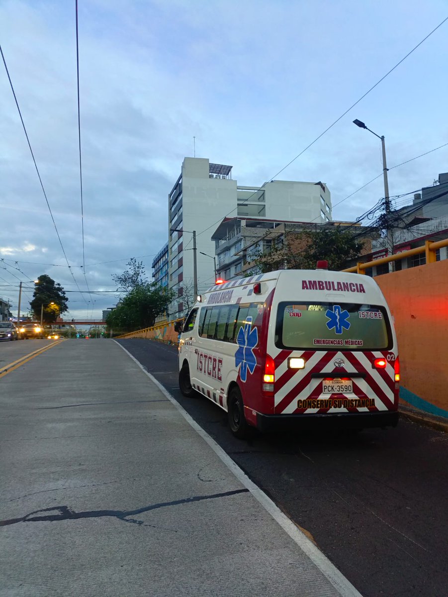 istcre's tweet photo. #ReporteDeAtenciónISTCRE 🚑

Atendimos un accidente de tránsito entre un vehículo y una motocicleta. Se realizó la valoración prehospitalaria, control de lesiones y monitoreo de signos vitales.

📞 Emergencias: 9-1-1.

#ISTCRE #ECU911 #Emergencias #AccidenteDeTránsito https://t.co/ODLiATunc1