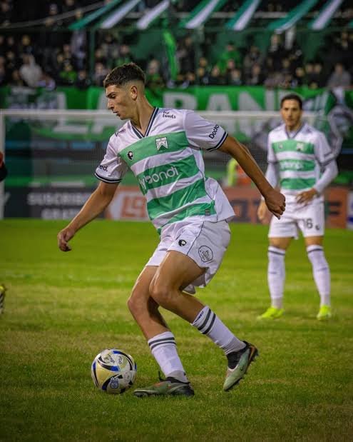 GianToffoletto's tweet photo. Post mundial estaría bueno que Paredes suelte la 5 porque este muchacho la va a usar durante 15 años https://t.co/bmALcRCbeG