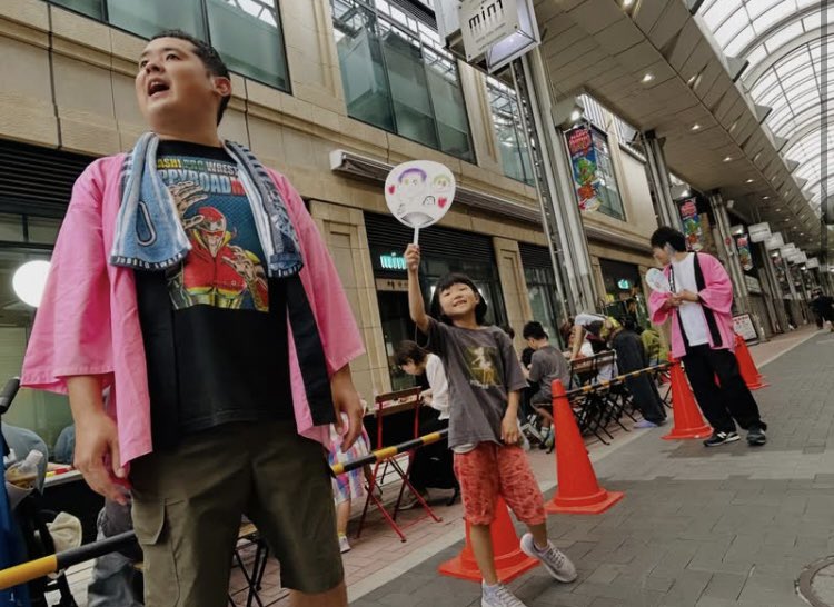 moriageboys's tweet photo. 先日、ハッピーロード大山商店街にて
「自分だけのオリジナルうちわを作っちゃおう！」が開催されました
たくさんの皆さまにご来場いただきとても盛り上がったイベントとなりました。
ありがとうございます。

自分だけのうちわで夏の暑さを和らげて
どうか涼しくお過ごしくださいませ https://t.co/uDCahFG0UO