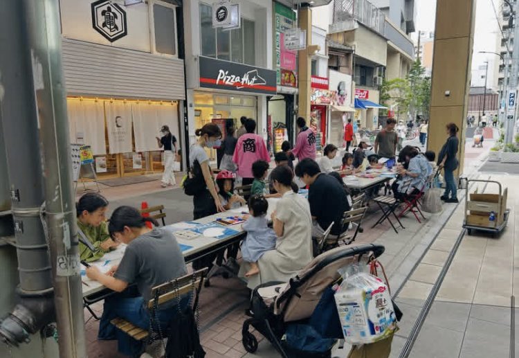 moriageboys's tweet photo. 先日、ハッピーロード大山商店街にて
「自分だけのオリジナルうちわを作っちゃおう！」が開催されました
たくさんの皆さまにご来場いただきとても盛り上がったイベントとなりました。
ありがとうございます。

自分だけのうちわで夏の暑さを和らげて
どうか涼しくお過ごしくださいませ https://t.co/uDCahFG0UO