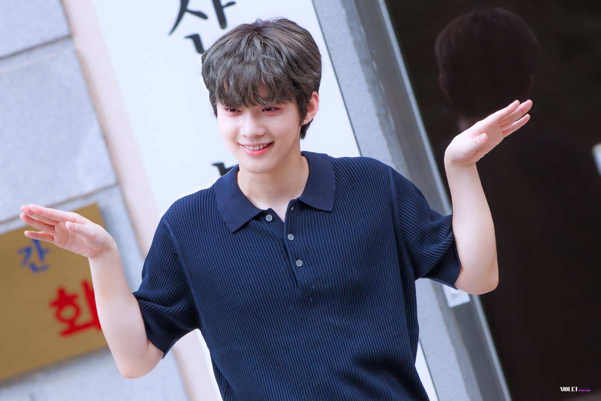 Violet_000000's tweet photo. [아웃캐스트]
2026.07.12 D 퇴근길

#박경호 배우님 https://t.co/8178iX9Tnz