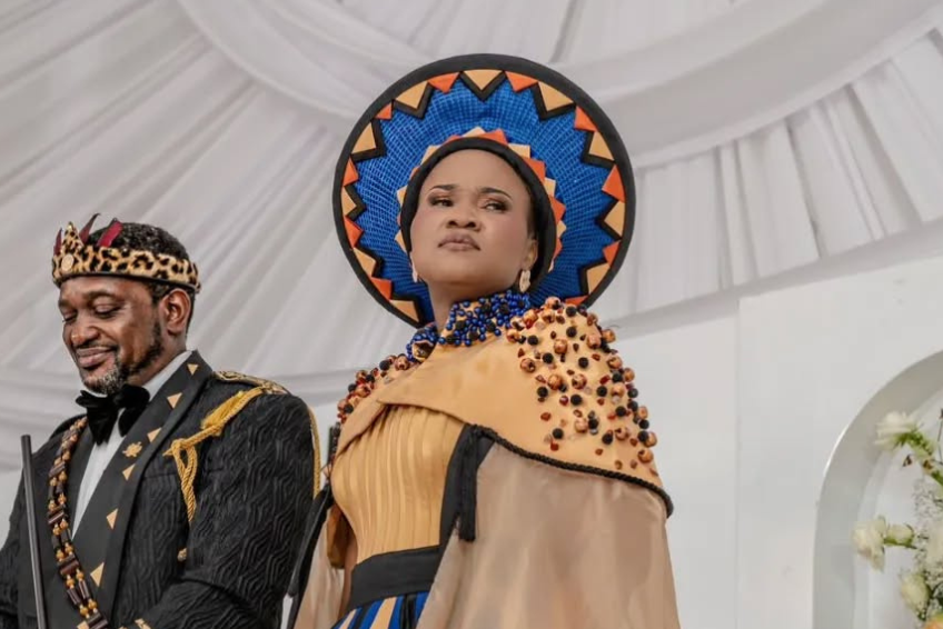 InMyCulture_'s tweet photo. 👑 A crown for the Zulu queen.

The proverb lebitla la mosadi ke bogadi says a woman's grave is at her marital home. But did we expect Queen Nomzamo to stay silent until she actually died?

Visit our home and read more and watch video: https://t.co/dJcgLTCJxq

#QueenNomzamo #KingMisuzulu #AfricanCulture #WomensMonth #InMyCulture