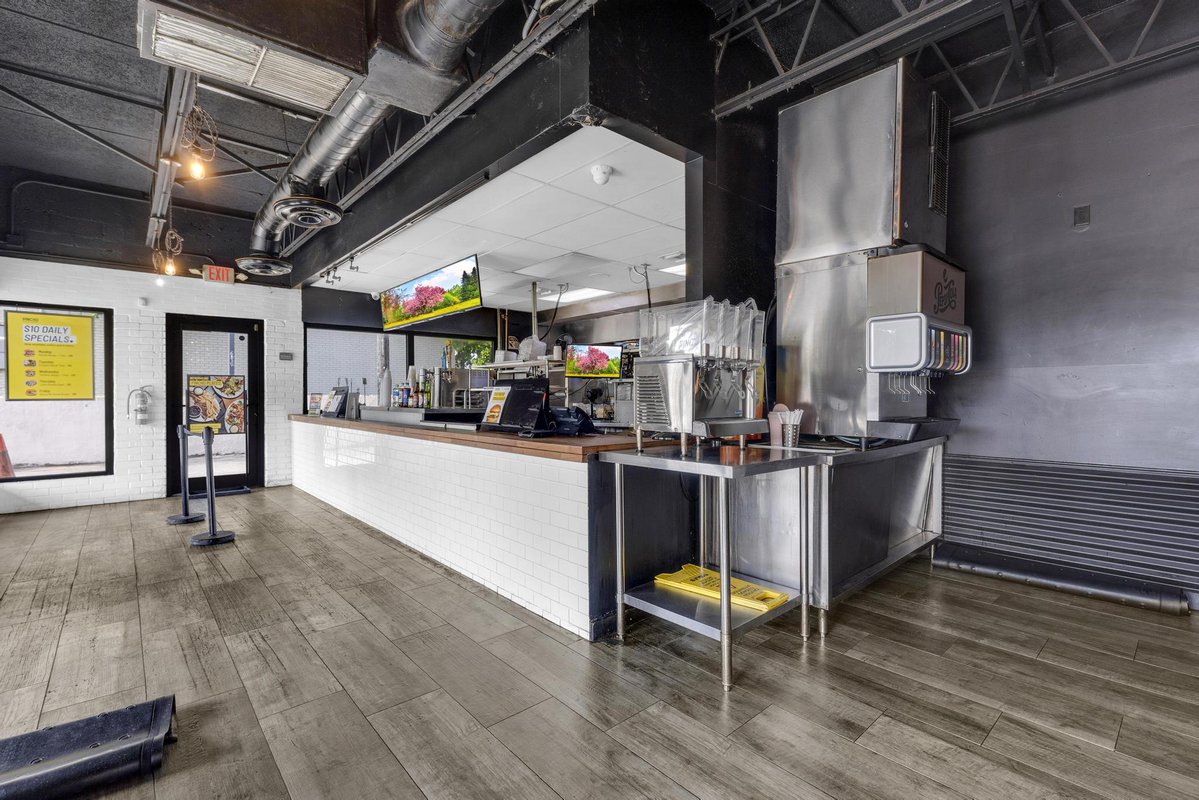 madanfreisgroup's tweet photo. Hialeah Investment Opportunity

📍4950 W 12th Ave
💲$1,750,000
Income-producing commercial property with a tenant through 3/31/2029.

📲 786-210-0770
🌐 https://t.co/Sgiq5OiHu3

#CommercialRealEstate #Hialeah #InvestmentProperty #MadanFreisGroup #ThisIsCompass https://t.co/fjXfoN2lpk