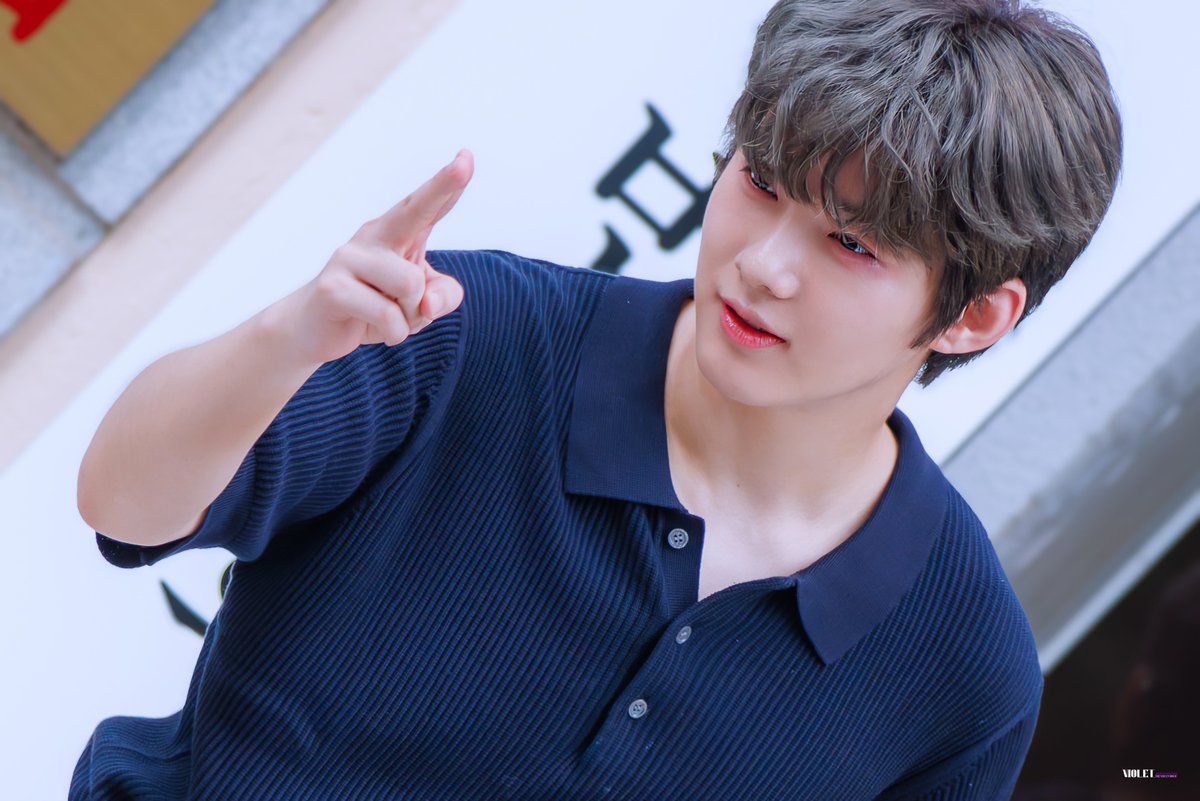 Violet_000000's tweet photo. [아웃캐스트]
2026.07.12 D 퇴근길

#박경호 배우님 https://t.co/GmDOBw9gN2